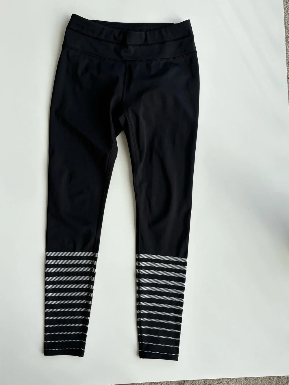 Athleta Black Full Length Silver Shine Strip Leggings. Women’s Size Small